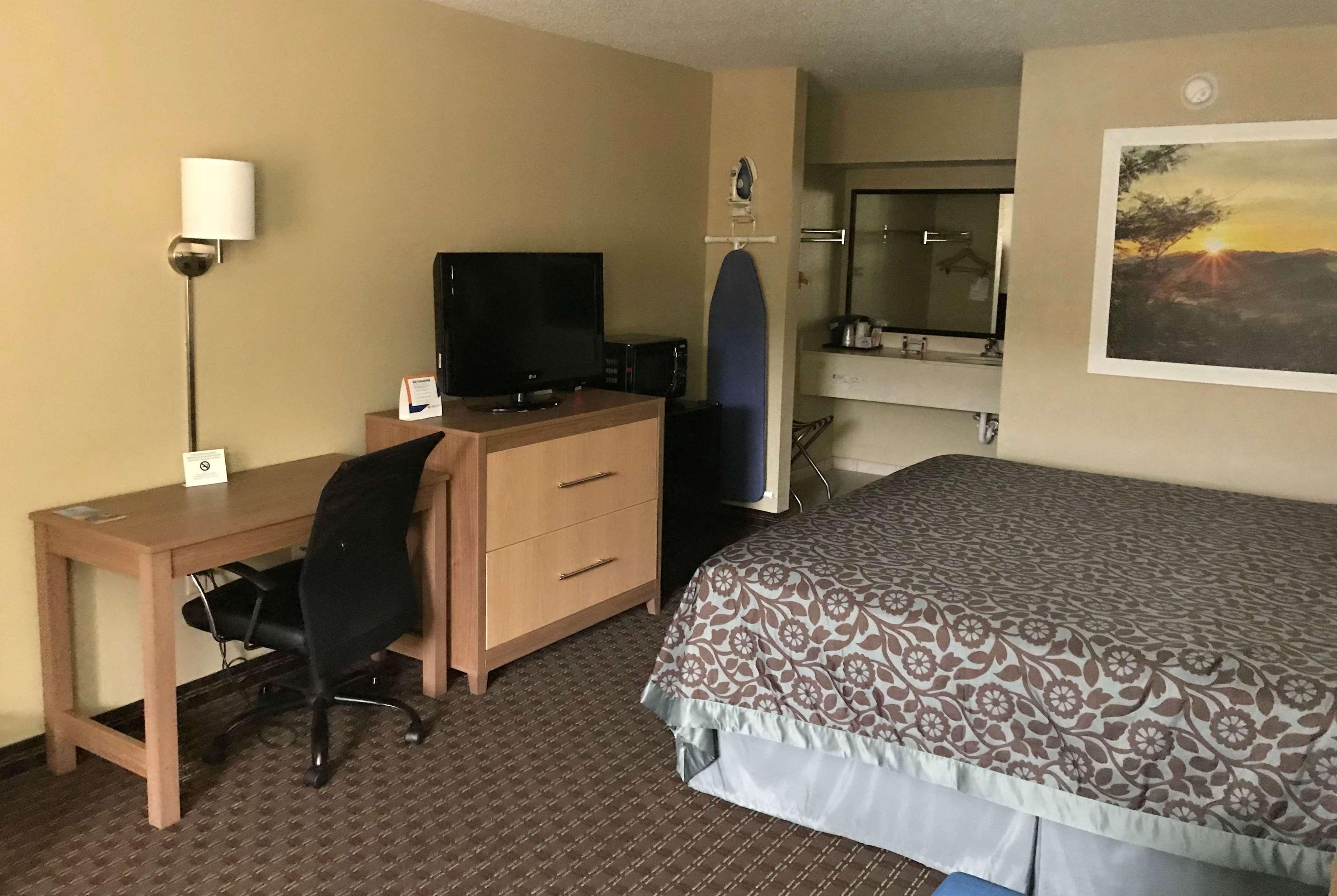 Days Inn By Wyndham Lexington-Columbia Kültér fotó
